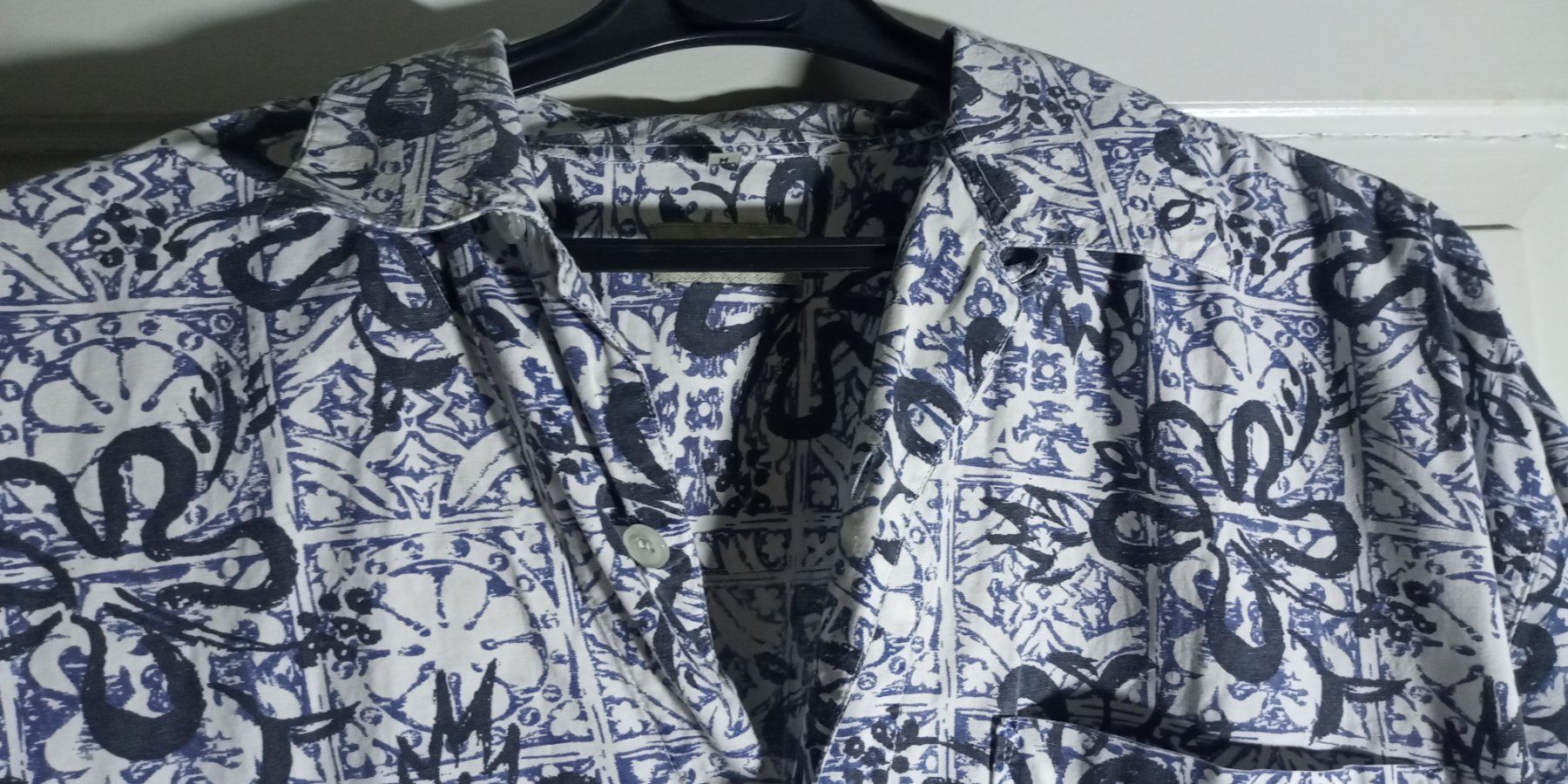 Camicie: Kurzarm Herren Hemd mit blauem Muster Grösse M – Usato da st.gallen venduto da Strubili