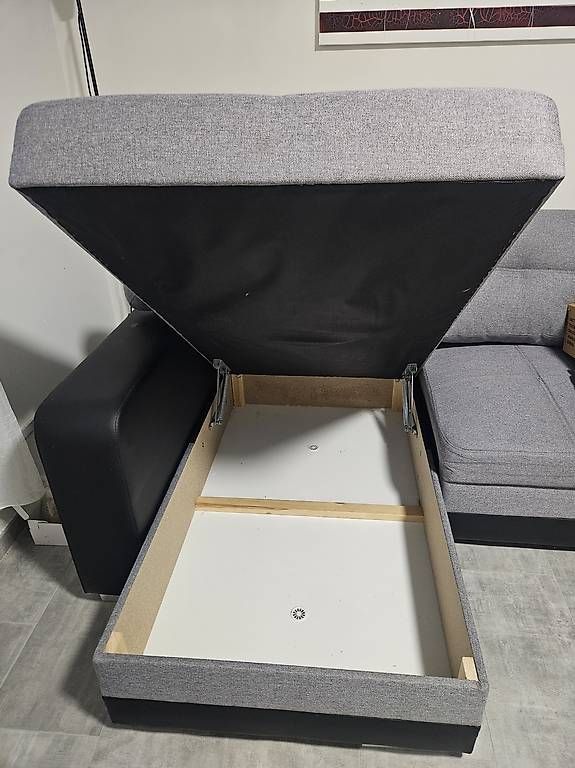 Divani: Vendo divano-letto grigio – Usato da Bellinzona venduto da cat_fnx5 3