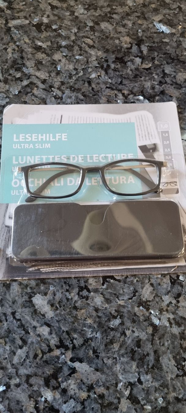 Occhiali & Lenti: Original verpackte, ultraleichte Lesebrille, +1.0 Dioptrien – Nuovo (secondo la descrizione) da egliswil venduto da Maggy6