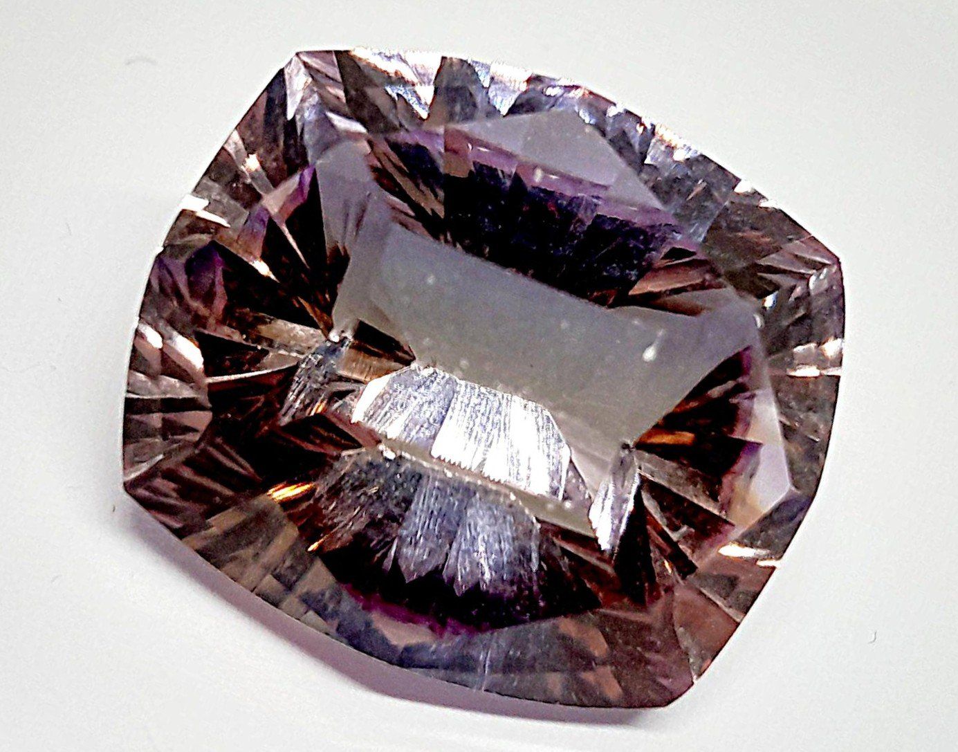 Amétrine coussin concave cut 13.60 ct - CERTIFICAT 408.- Fr (Neu ...