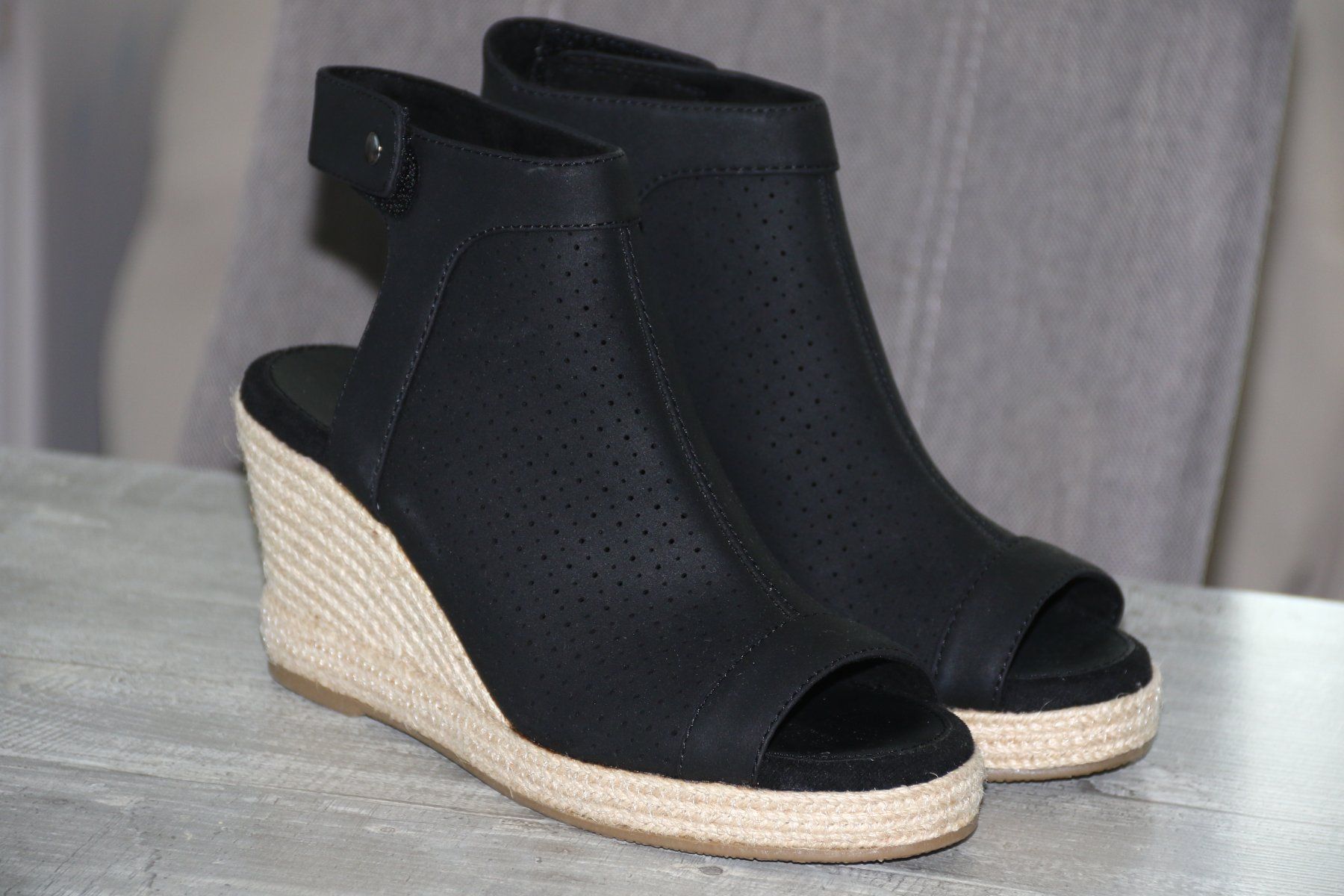 Scarpe da donna: Neue schöne Schuhe / Sandalen Gr.38 – Nuovo (secondo la descrizione) da Oberwil-Lieli venduto da Svetlana28 1