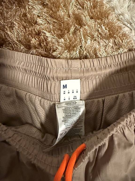 Hosen: Reebok Classic Trainer Beige – Gebraucht aus Egnach von hrid 1