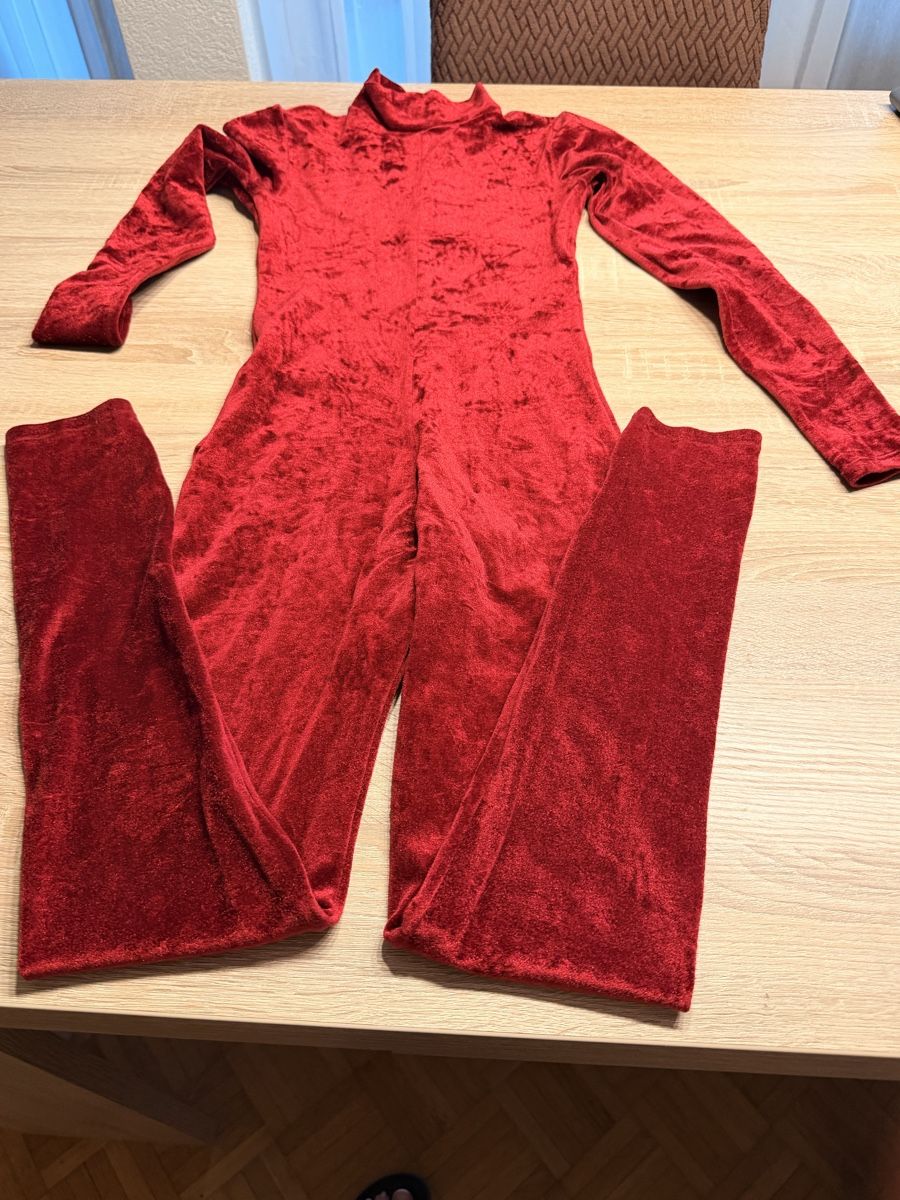 Scarpe, pantaloni & magliette da ginnastica: Roter Samt Catsuit, Grösse 158! – Usato da Trimbach venduto da Schwaenchen