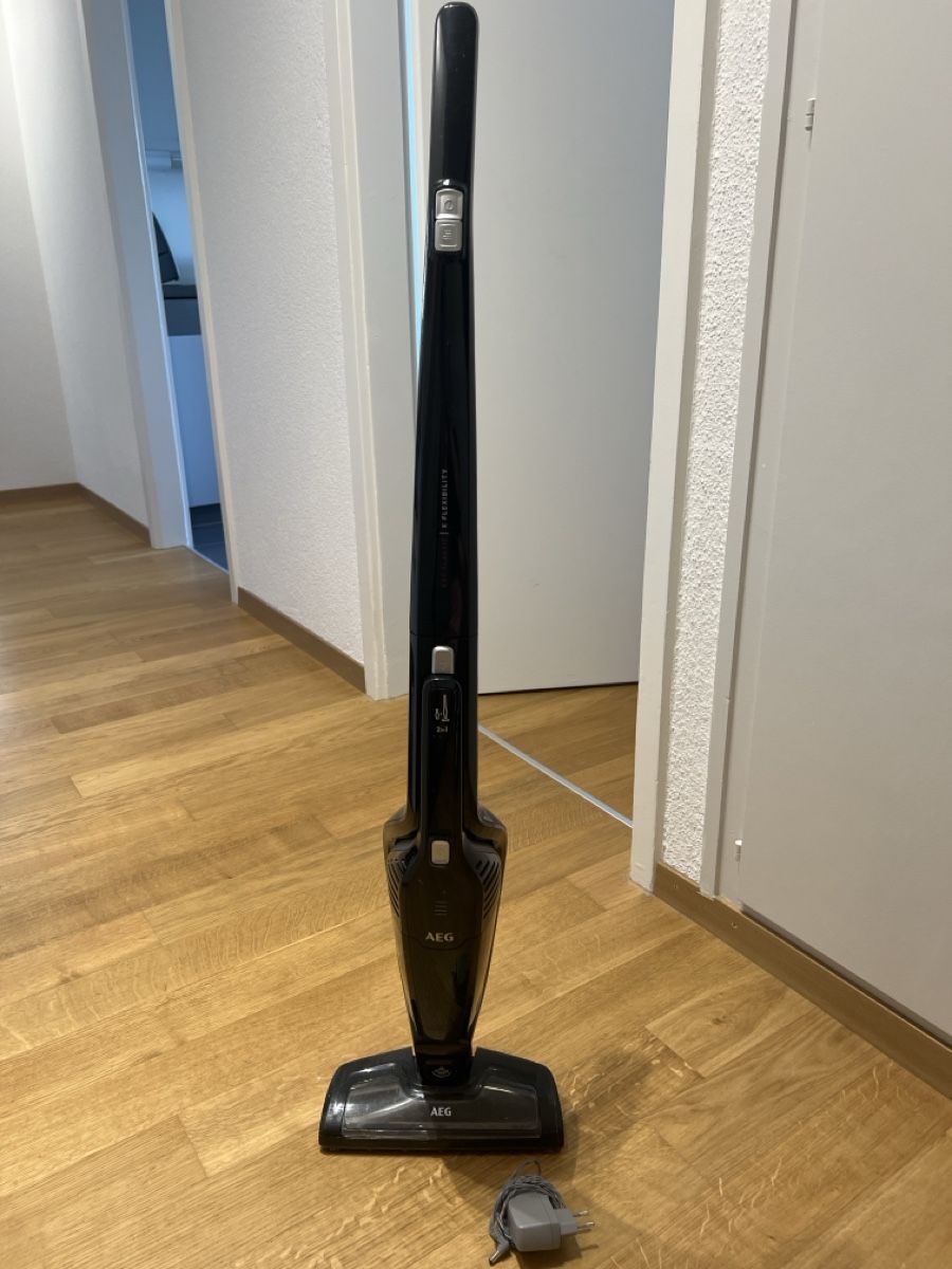 AEG Aspirateurs & Accessoires: AEG Staubsauger 2in1 – D'occasion à Richterswil par ang_2vks