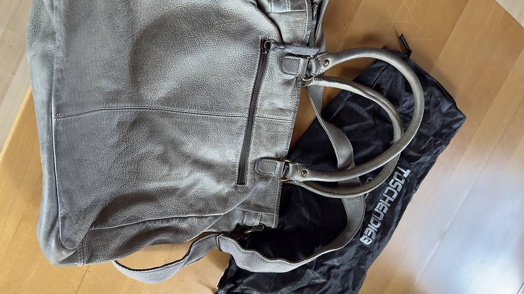 Borse da donna: Taschendieb Ledertasche 32x32cm – Usato da Wattwil venduto da Pathologie 1