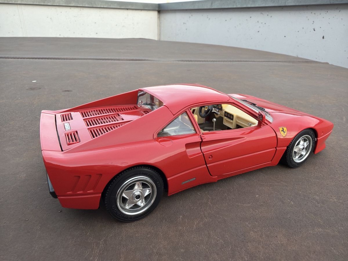 Bburago Modellini d'auto: Ferrari 288 GTO - 1/18 - Bburago – Usato da Wolfwil venduto da Rolex1 3
