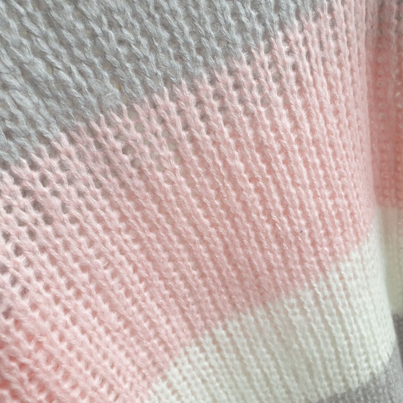Maglioni & Felpe: 🐸 STRICKPULLOVER SUPER SOFT M PULLOVER ROSA WEISS GRAU – Usato da Môtier (Vully) venduto da Frogs 6