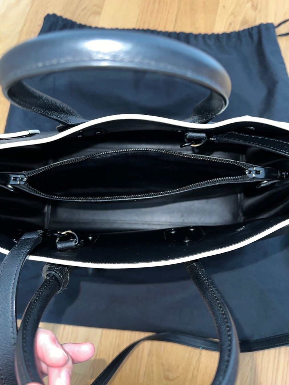 Saint Laurent Borse: Saint Laurent Sac de Jour Tasche – Usato da Klingnau venduto da Vdado 8