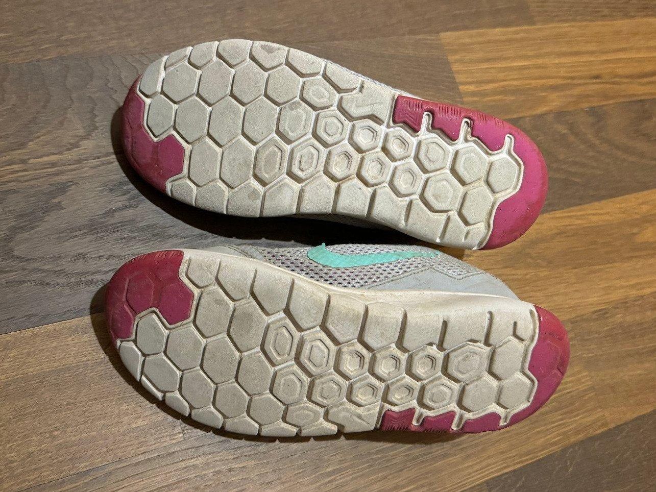 Nike Schuhe für Mädchen: Nike Turnschuhe Gr. 32 – Gebraucht aus Würenlos von CaSteSeNievis 2