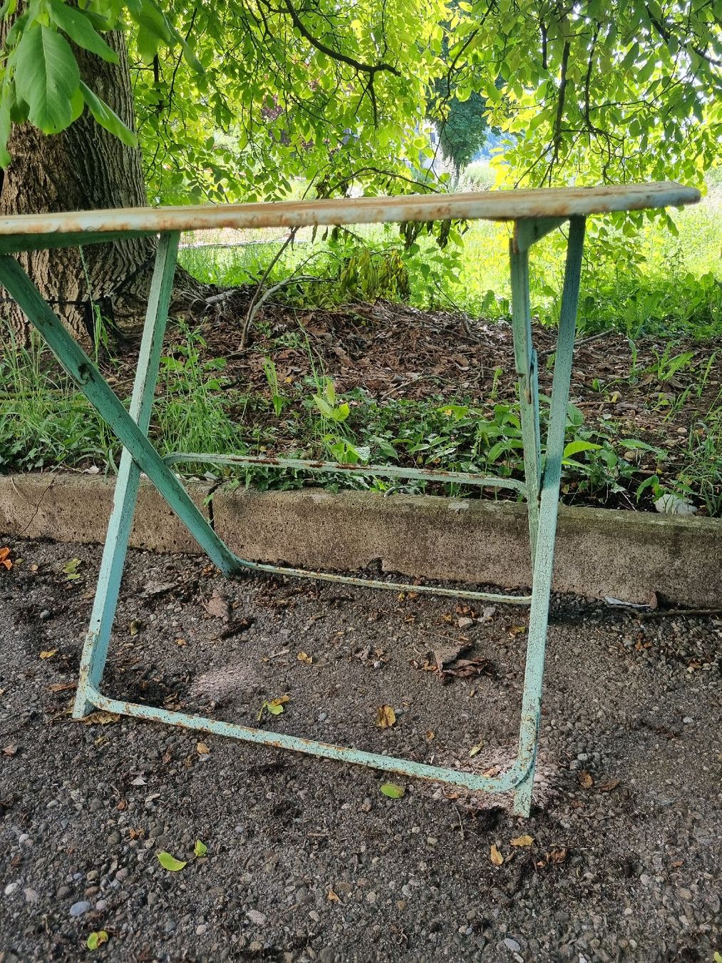 Tavoli: Vintage Blechtisch, Klapptisch, Gartentisch, Balkontisch – Usato da Grellingen venduto da Swissmeen 3