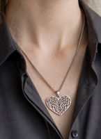 Collana con ciondolo a cuore traforato in acciaio inox
