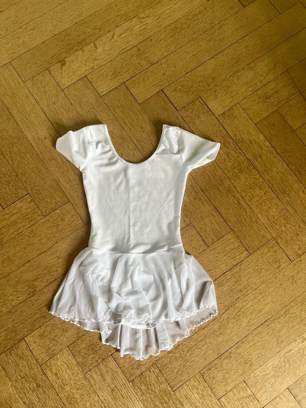Scarpe, pantaloni & magliette da ginnastica: Ballettkleid Vicard 128 - 140 – Usato da Beinwil am See venduto da brigittehug