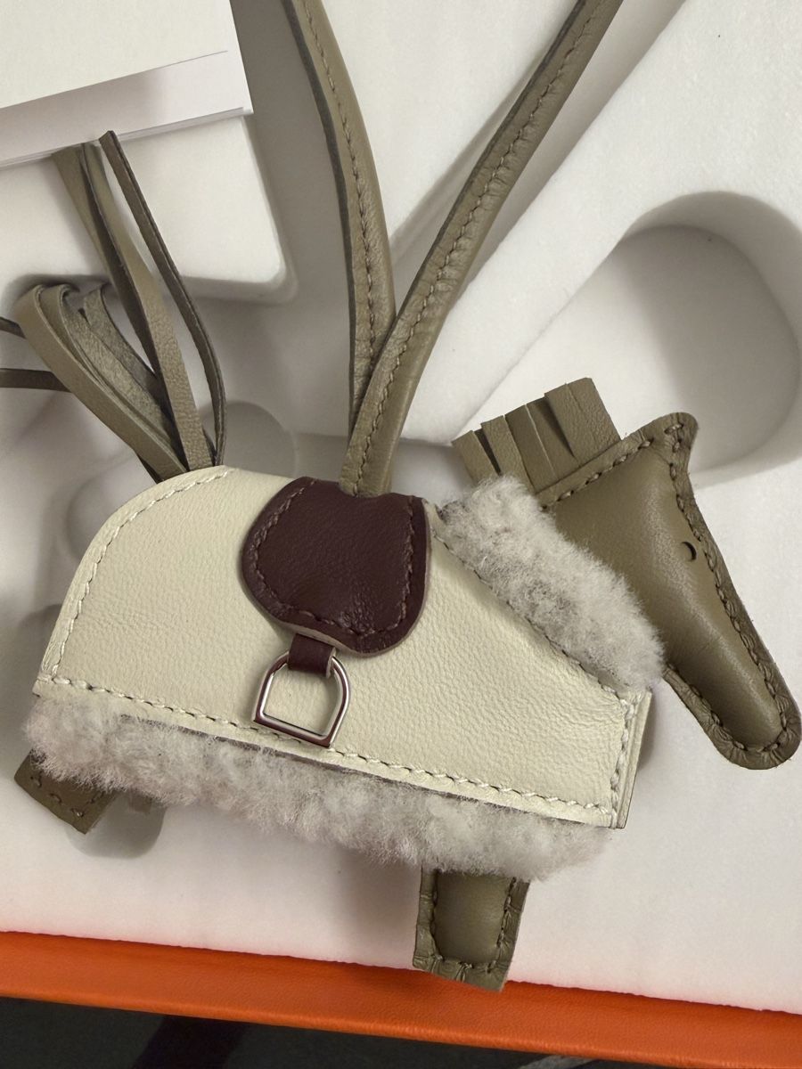 Hermès Portachiavi: Hermes rodeo robeo pluch neu – Nuovo e nell'imballaggio originale da Kilchberg ZH venduto da cruella 2