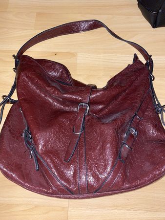 Weinrote Handtasche