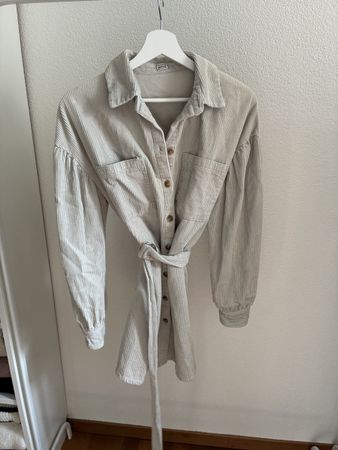 Chemise robe velours beige avec ceinture bon état