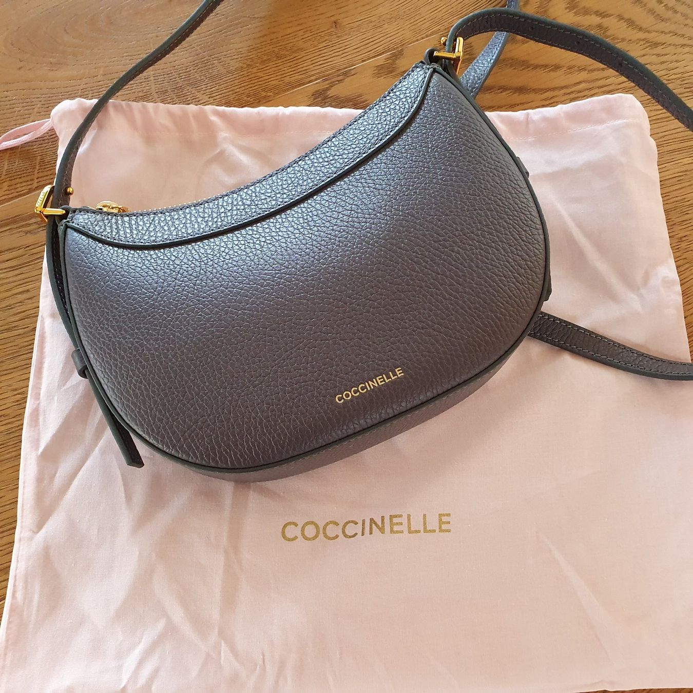 Coccinelle Borse da donna: Coccinelle Whisper Umhängetasche – Nuovo (secondo la descrizione) da Schaan venduto da Zar1604