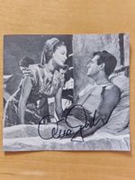 Ava Gardner, Original Autogramm auf Ausschnitt in s/w