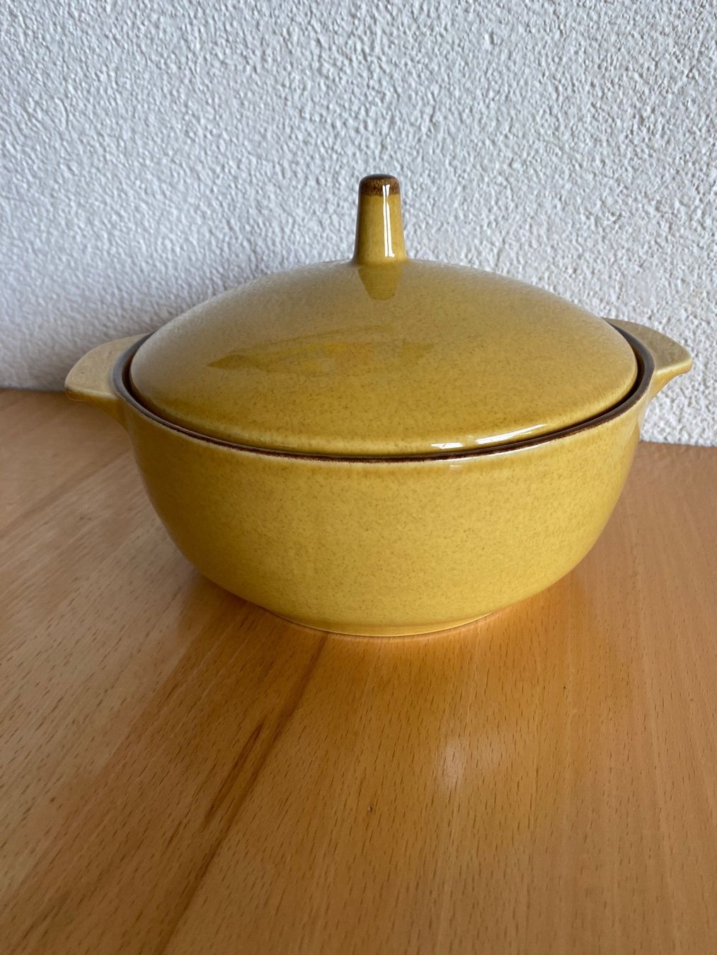 Rössler Ciotole: Rössler Suppenterrine/Schüssel senfgelb 1.6 Liter – Usato da Schwarzenburg venduto da Michellu