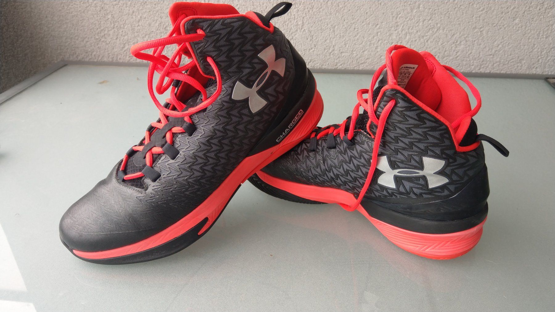 Under Armour Scarpe da uomo: Basket Under Armour T47, état parfait – Usato da Neyruz FR venduto da Akaraion-KFT
