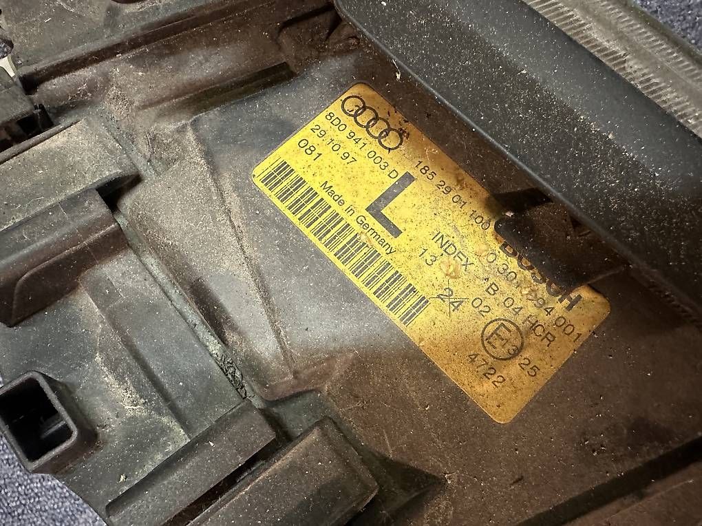 Phares: Scheinwerfer Audi A4 B5 – D'occasion à Madetswil par maucad 3
