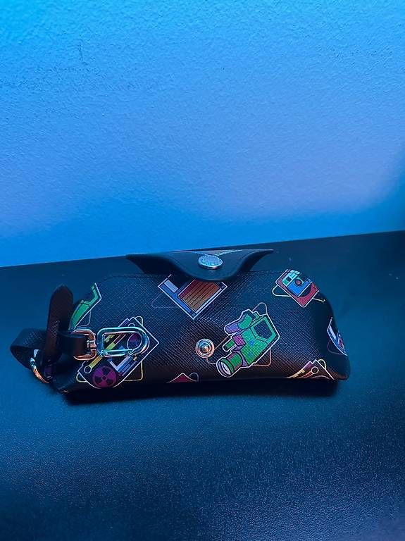 Occhiali & Lenti: PRADA saffiano leather Sonnenbrillen case – Usato da Neuenegg venduto da superbear123 2