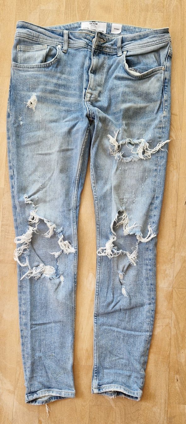 Bershka Jeans: Bershka Jens, Skinny – Usato da Muri b. Bern venduto da mlu_vgj7
