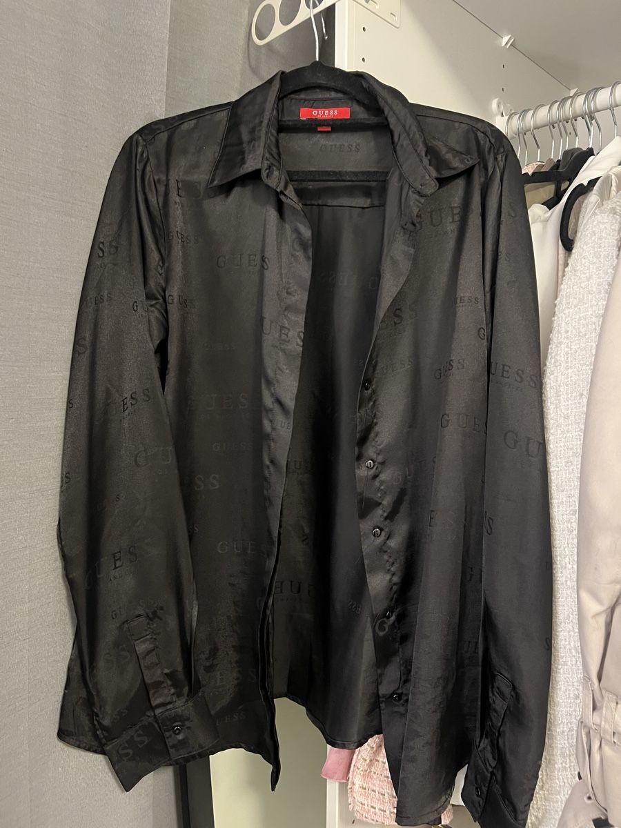 Guess Camicette: Guess Seidenbluse Gr. L schwarz Allover-Logo elegant – Nuovo e nell'imballaggio originale da Uzwil venduto da XAriiX