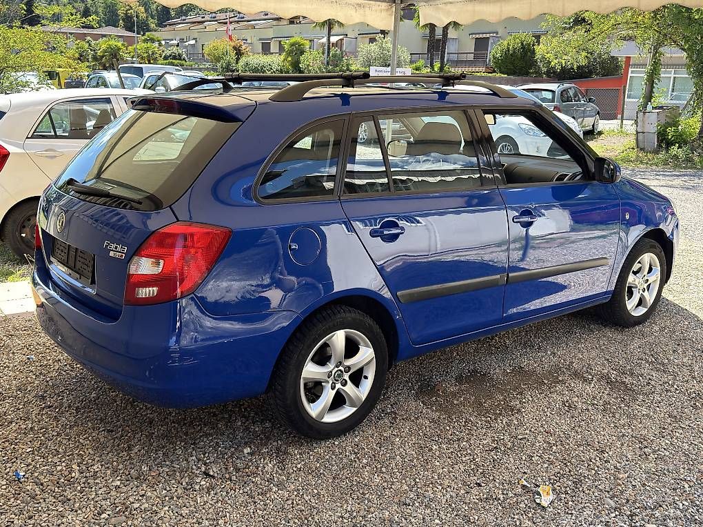 Autos: Skoda Fabia 1.6i (AUTOMATICA) – D'occasion à Agno par jonnyautosagl 3