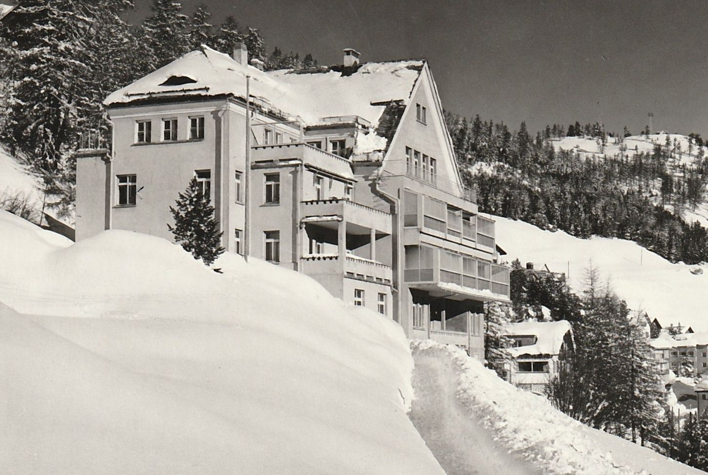 Ansichtskarten: Ansichtskarte Klinik Bernhard St. Moritz 1962 – Gebraucht aus St. Gallen von Ricardo_Deals