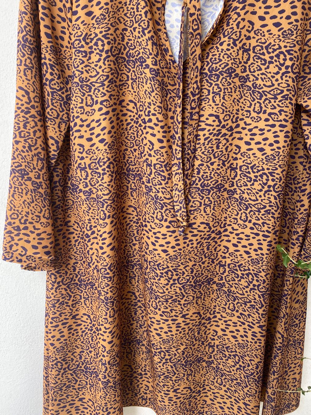 Robes: Robe imprimé léopard orange avec liens cou T. M KEEPS – D'occasion à Genève par lejardindesvetements 1