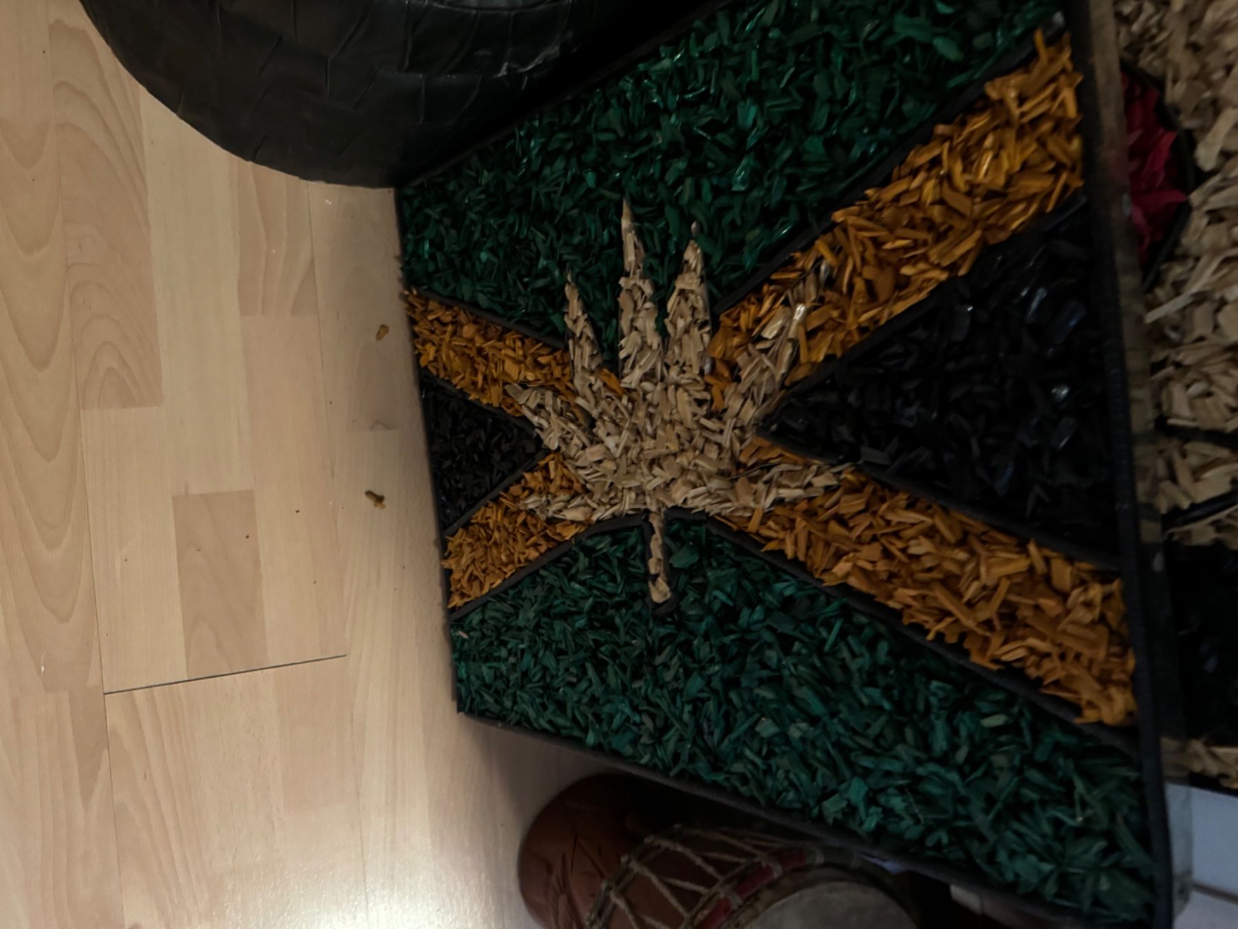 Tutte le decorazioni: Tableau feuille cannabis décoration       bois – Usato da Veyrier venduto da kimedovapa 4