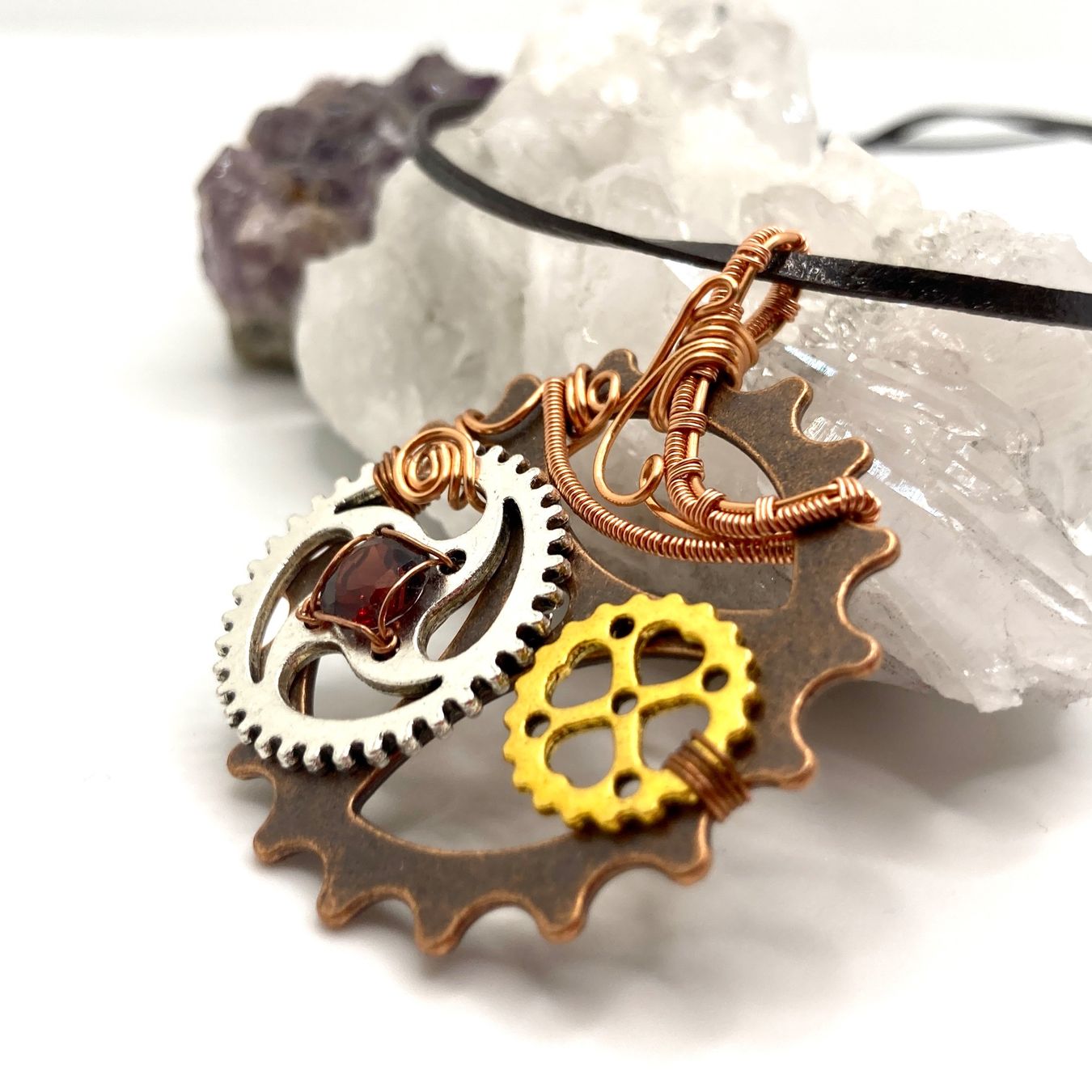 Catenine: Steampunk Anhänger mit Granat – Nuovo (secondo la descrizione) da Solothurn venduto da Kiki_Di