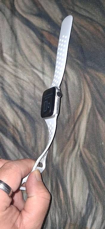 Smartwatch: APPLE Watch 4 40 mm – Usato da Schötz venduto da phi_t6ct 1