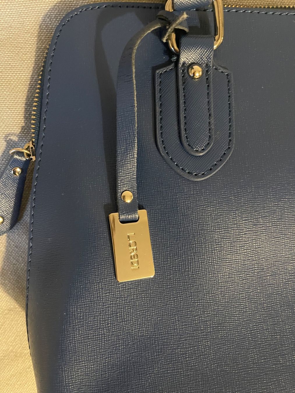 L.Credi Borse da donna: L CREDI  tasche – Usato da Hinterkappelen venduto da simona67 1
