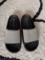 Primark Pantoletten, schwarz mit Strass, Grösse 39