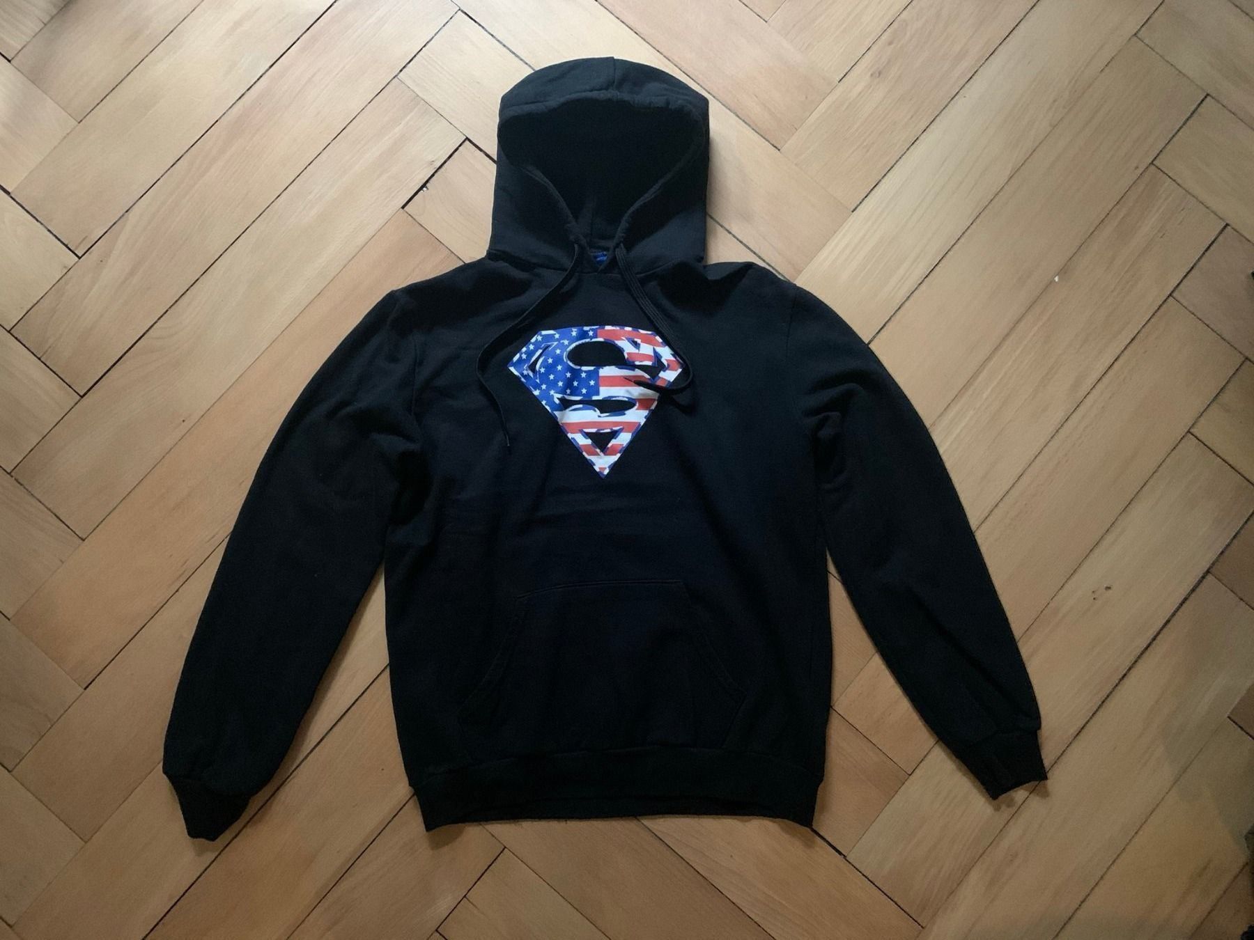Pulls & Sweat-shirts: Superman Hoodie Pullover schwarz - S – D'occasion à Zürich par Diazaio