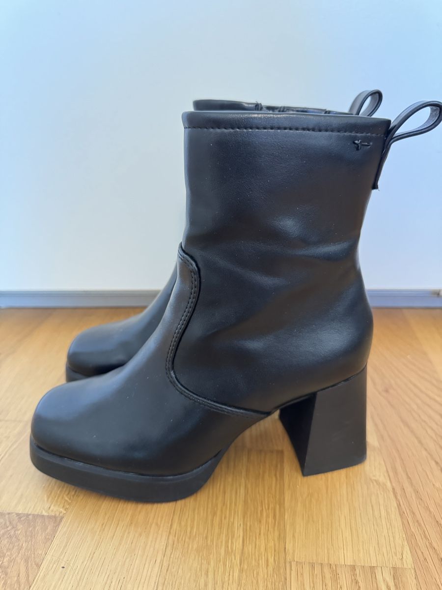 Chaussures femmes: Stiefeletten mit Absatz  – Neuf (Voir description) à Beringen par ste_bh8w 1