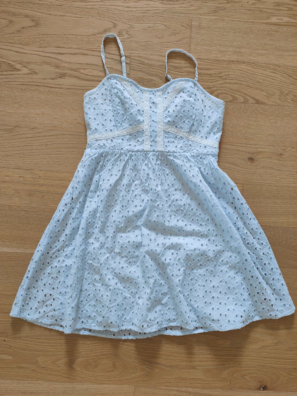 H&M Kleider: Luftiges H&M Sommerkleid in Hellblau - Größe 34 – Gebraucht aus Birmensdorf ZH von mku_9qbw 1