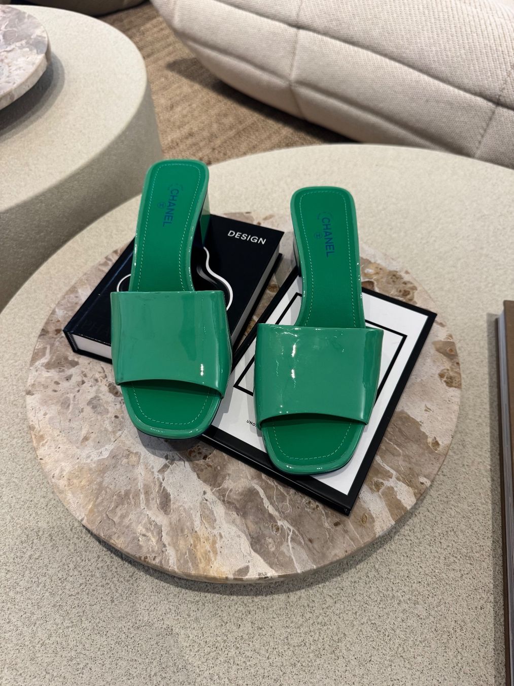 Chanel Scarpe da donna: CHANEL SANDALEN – Usato da Schwyz venduto da bofb