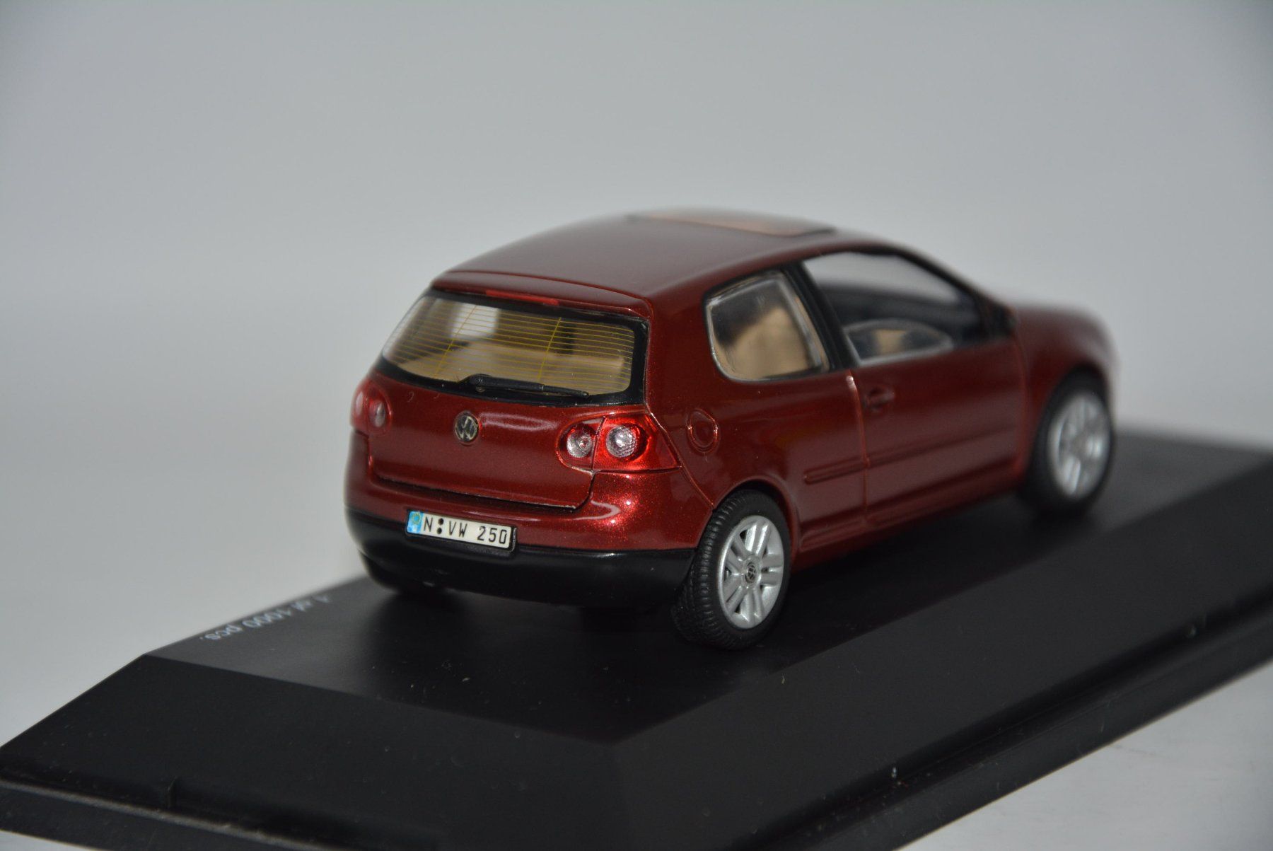 Volkswagen Modellini d'auto: VW Golf V , Schuco , 1:43 – Nuovo e nell'imballaggio originale da Goldach venduto da Feivel9 6