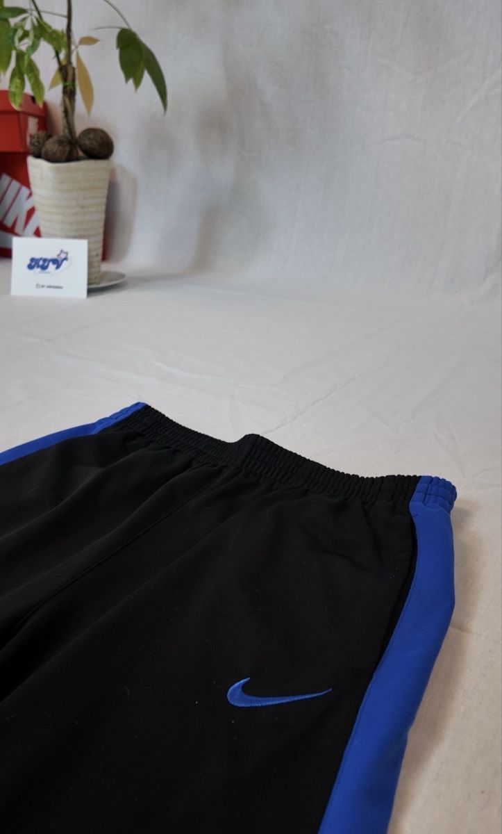 Nike Pantaloni: Trainerhose von Nike – Nuovo (secondo la descrizione) da Lindau venduto da KT_Vintage 1