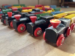 Holzeisenbahn Züge und Schienen Konvolut guter Zustand