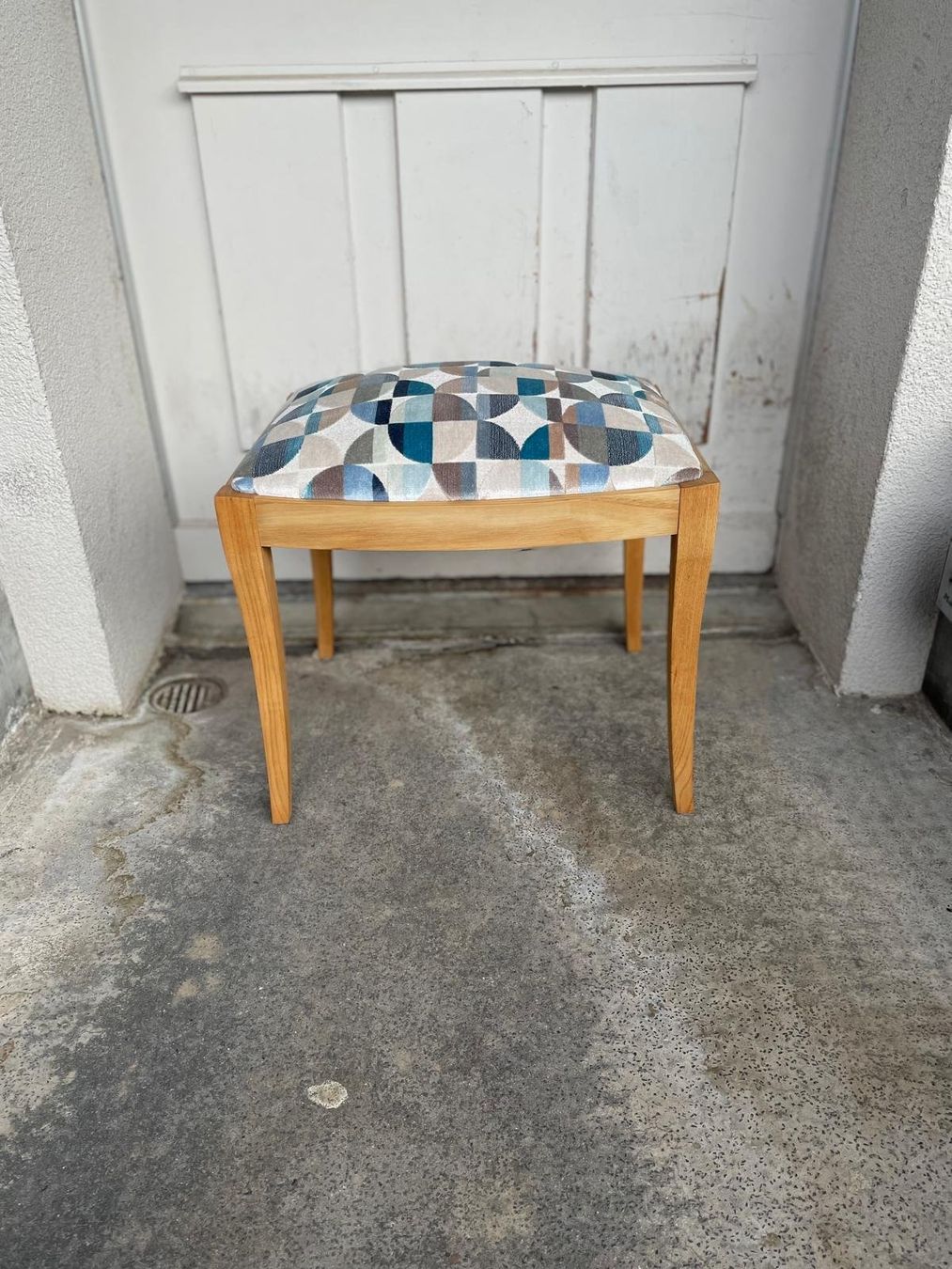 Sgabelli: Vintage Möbel Hocker Ulme gepolstert – Usato da Bern venduto da meg_ypc9