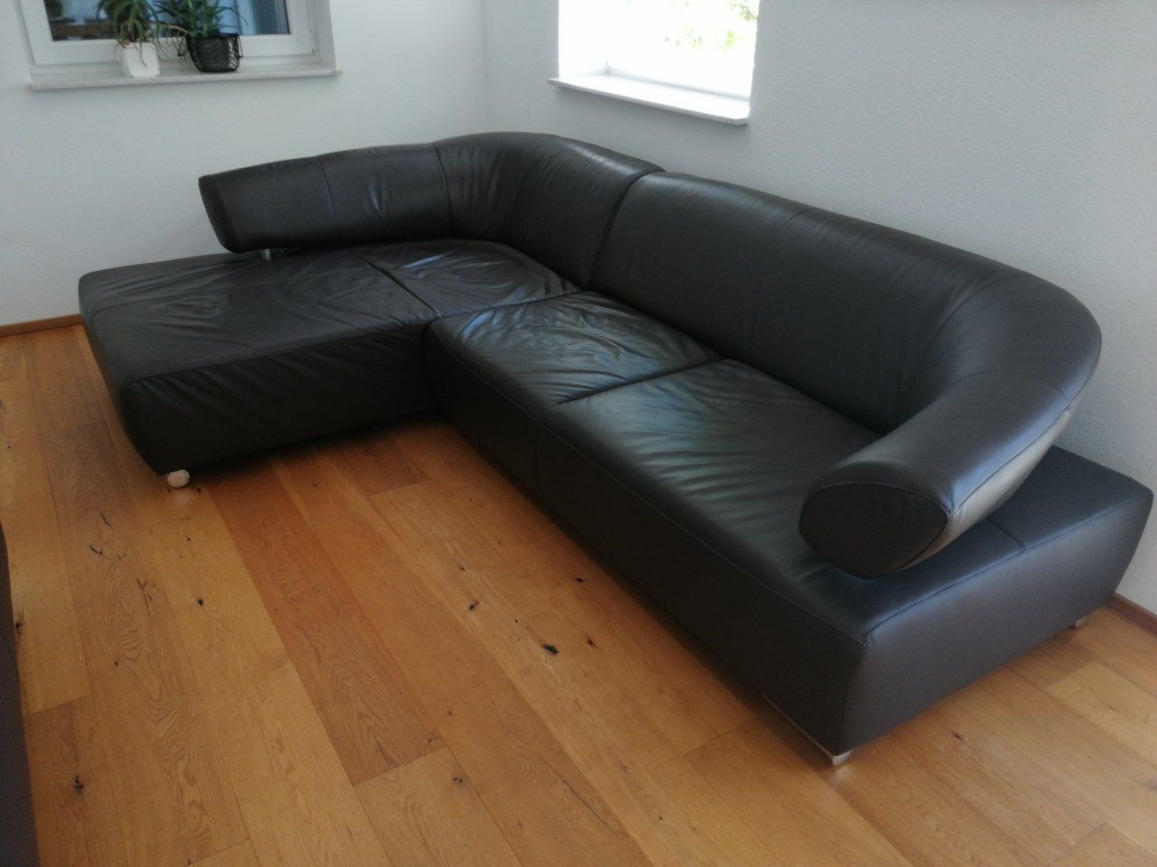 Divani: Ledersofa mit Hocker – Usato da Zetzwil venduto da TomMustang