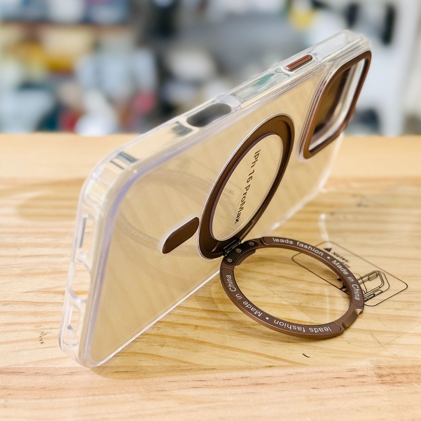 Cover & Protezioni schermo: iPhone 16 Pro Max -Coque magsafe support  rotatif doré – Nuovo e nell'imballaggio originale da Morges venduto da DigiAC 1