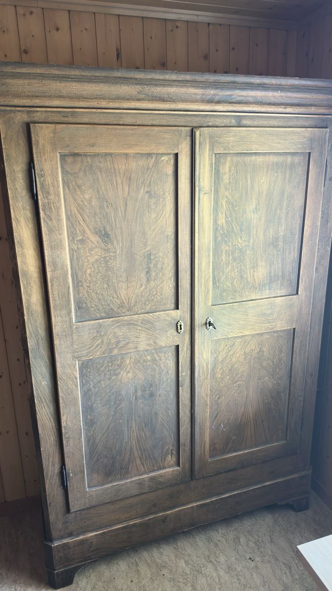 Armoires: Holzschrank – D'occasion à Finsterwald LU par Tomlee69