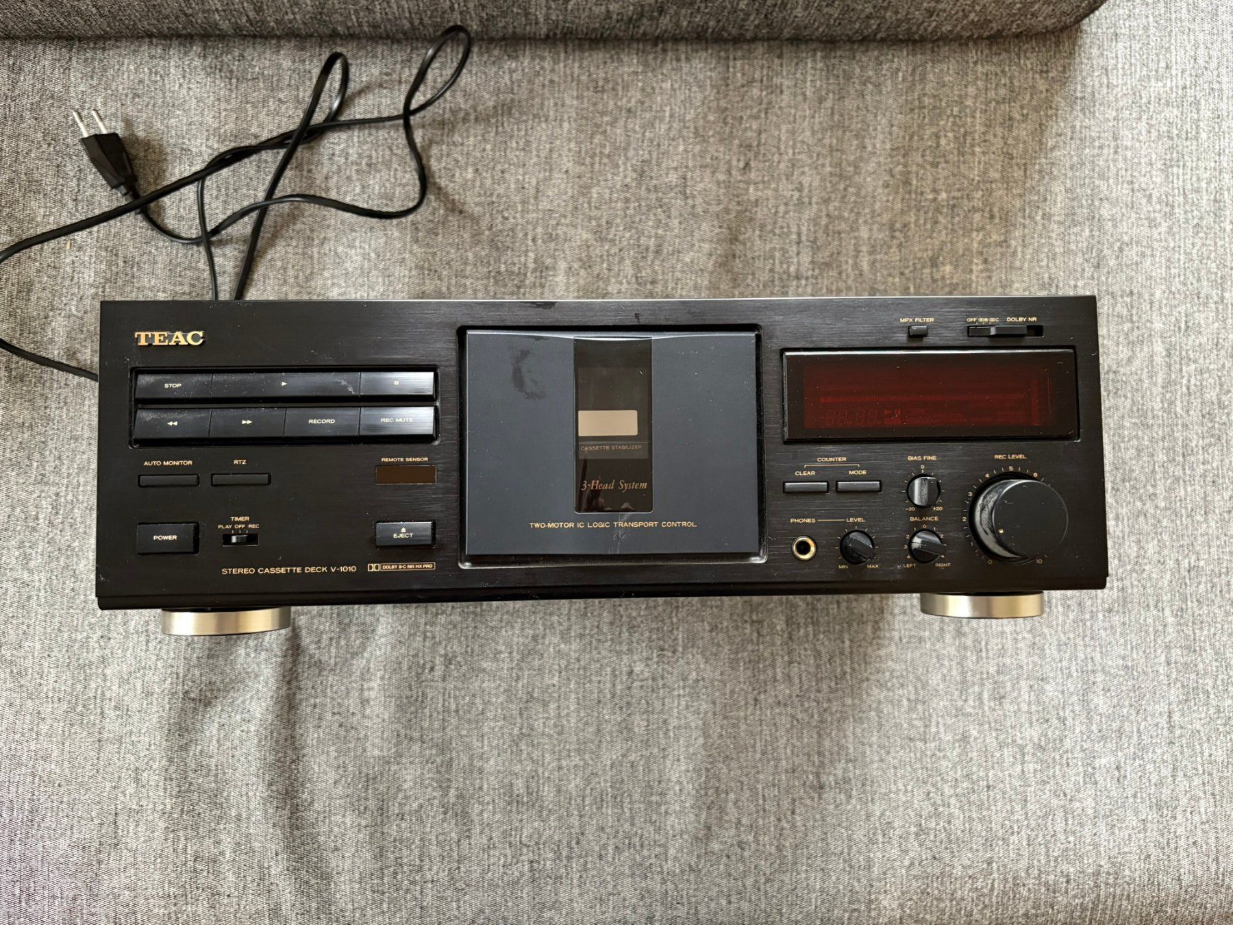 Teac Audio- & Mediensysteme: Kassettendeck Teac V-1010 – Defekt aus Zofingen von big_r2gx