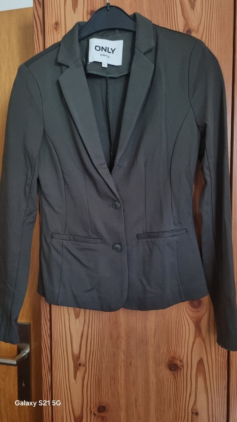 Lotti di vestiti: Alba Mode Kleid und ONLY Blazer – Usato da Vättis venduto da cala010 4