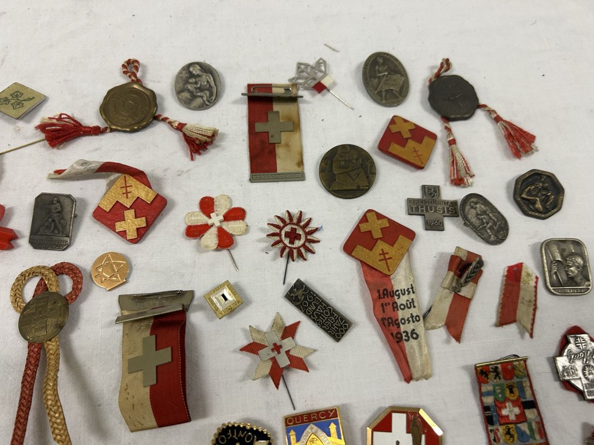 Placchette & Badge: Konvolut Schweizer Pins und Abzeichen verschiedene. – Usato da Fanas venduto da Alessio11 3