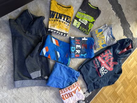 Kleiderpaket von WE- Blusen und Hoodie -  Gr 146/152